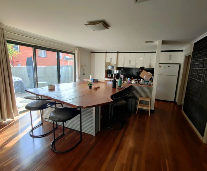 Room for Rent in Queanbeyan East, Canberra 280, F...