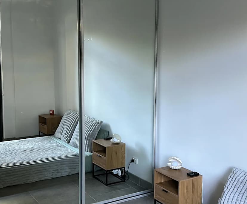 Furnished room with ensuite in a flatshare