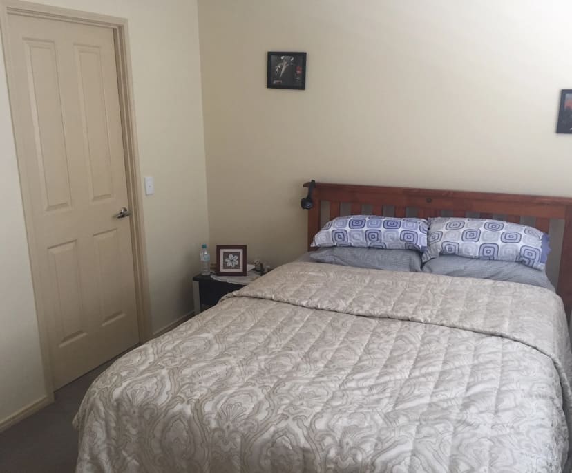Furnished room with ensuite in a flatshare