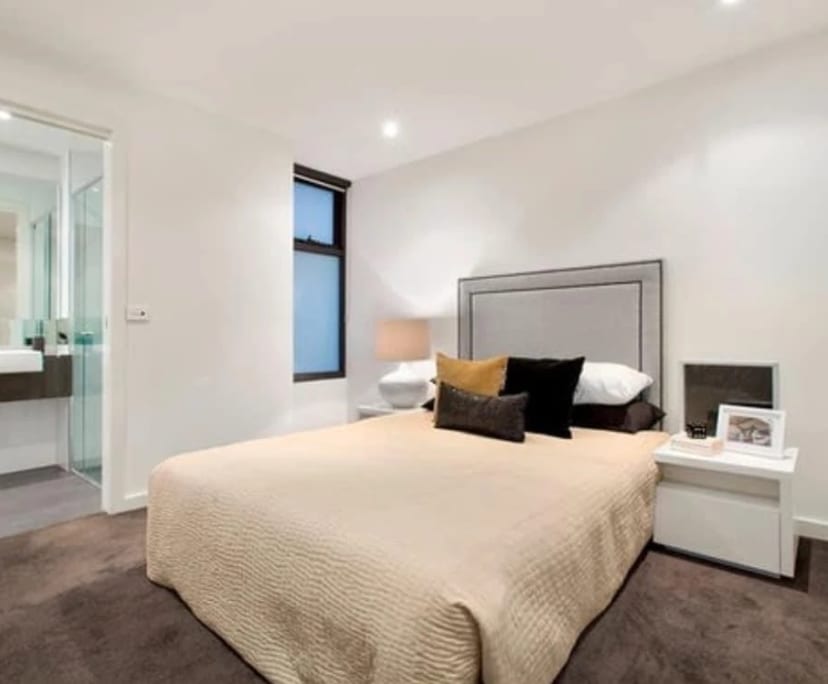 Furnished room in a flatshare