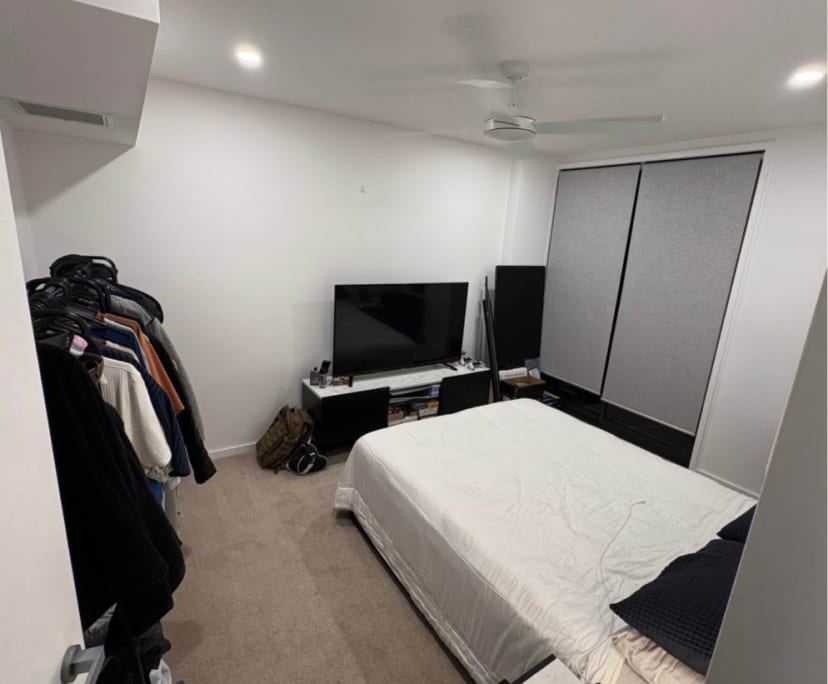 Unfurnished room in a flatshare