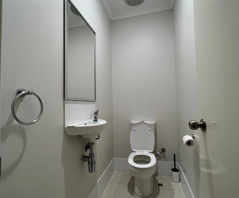 $165, Share-house, 5 bathrooms, Saint James WA 6102