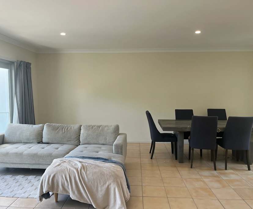 $330, Share-house, 3 bathrooms, Runaway Bay QLD 4216