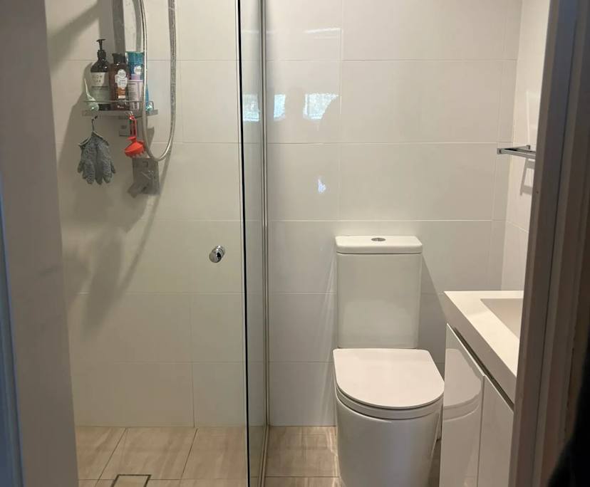 Unfurnished room with ensuite in a flatshare