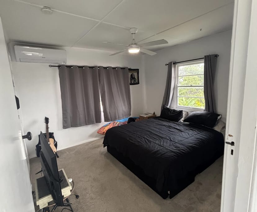Furnished room in a flatshare