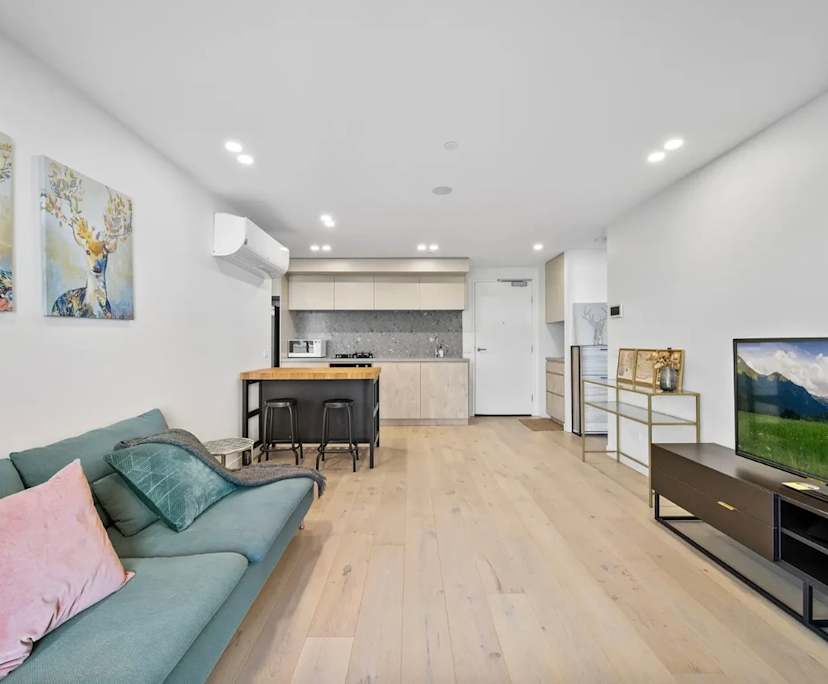 Furnished room with own bathroom