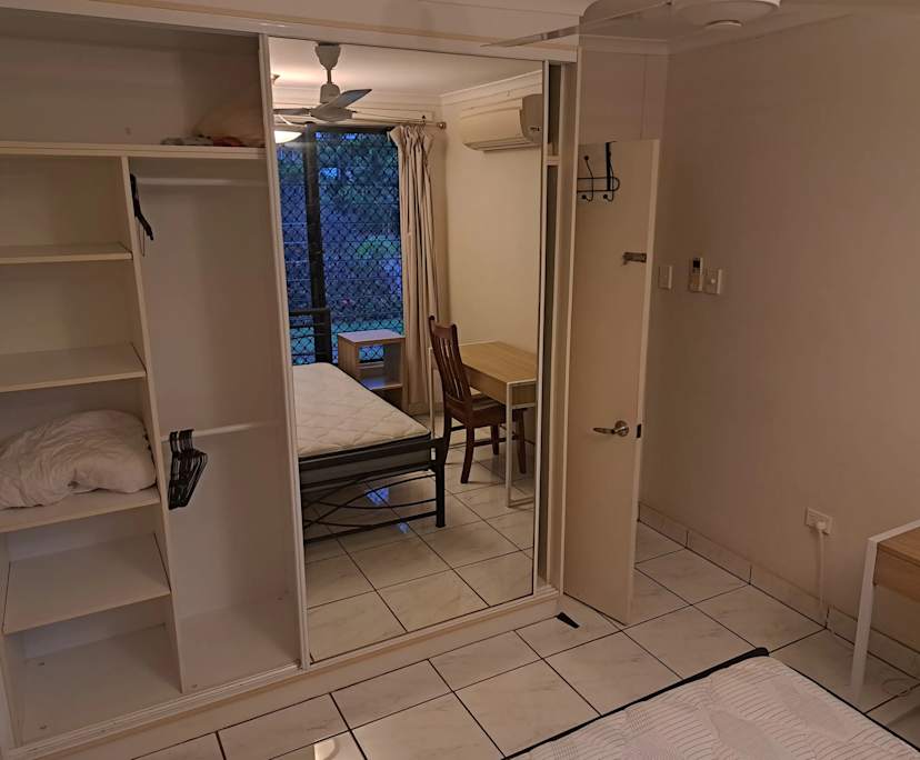 Room in a share house