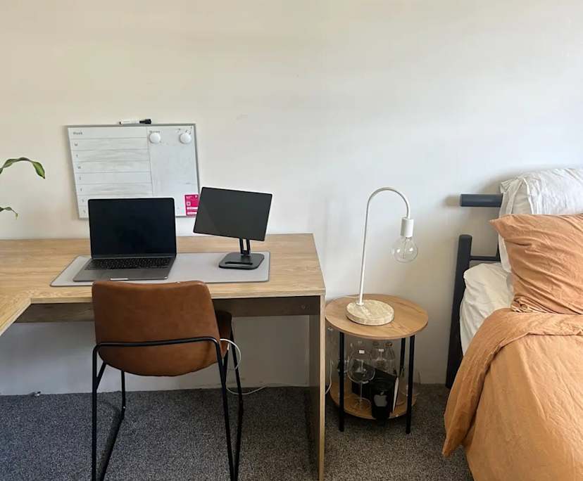 Furnished room in a flatshare