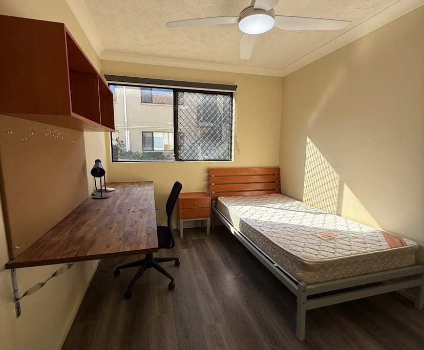 $340, Student-accommodation, 3 bathrooms, Labrador QLD 4215
