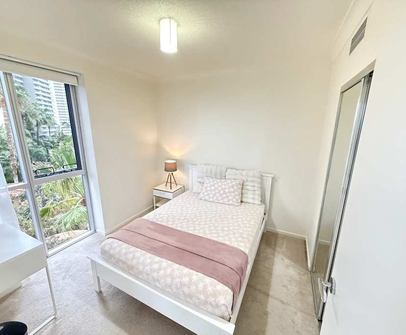 Furnished room in a flatshare