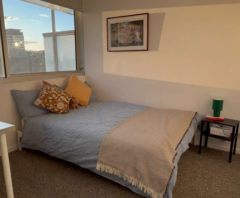 Furnished room in a flatshare