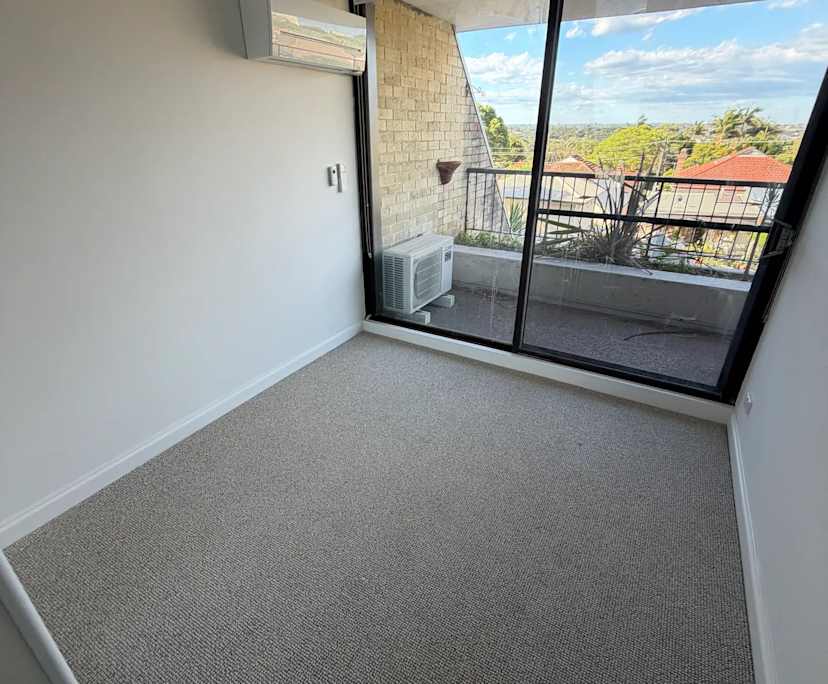 Unfurnished room in a flatshare