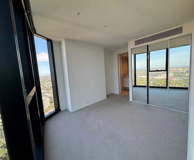 Furnished room with ensuite in a flatshare