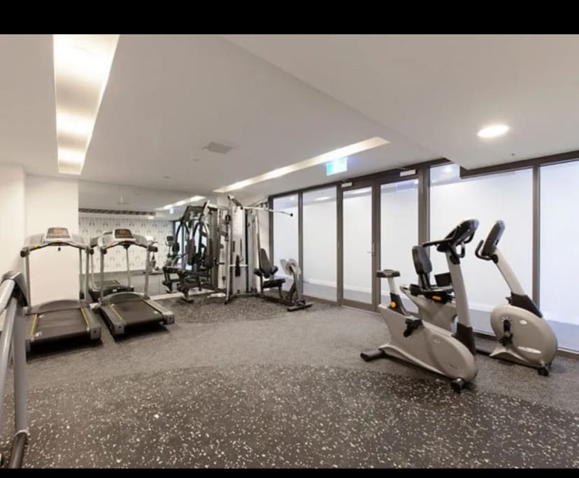 $530, Flatshare, 3 bathrooms, Milton QLD 4064