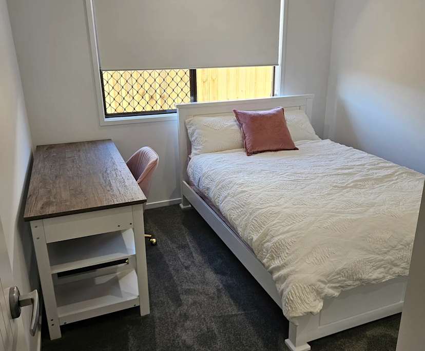 $260, Share-house, 4 bathrooms, Deebing Heights QLD 4306