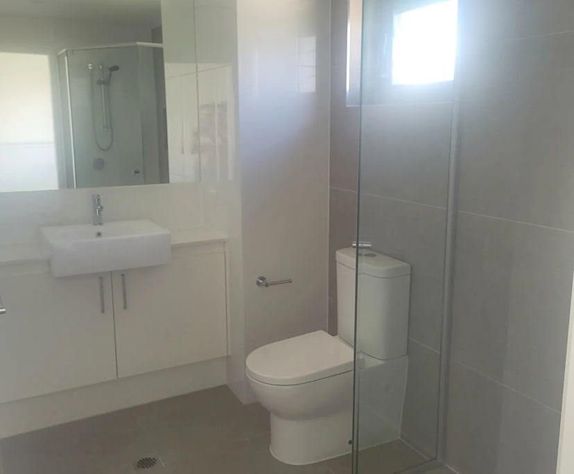 Furnished room with ensuite in a flatshare