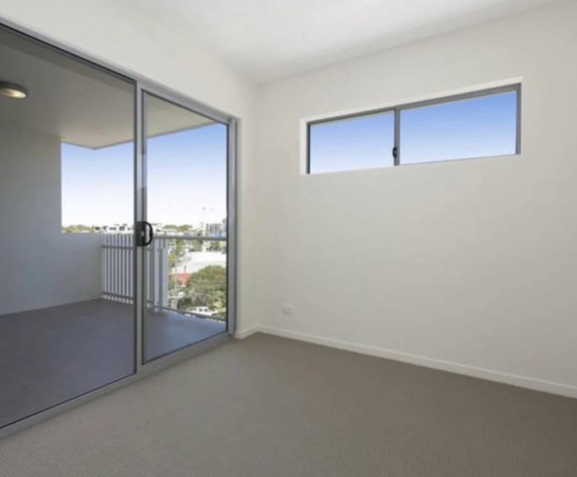 Unfurnished room with own bathroom