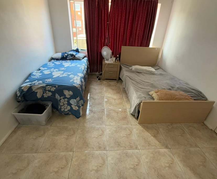 Room in a share house