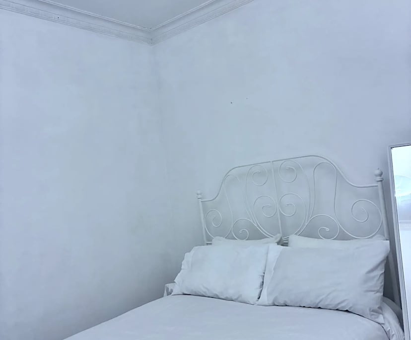 Furnished room with own bathroom