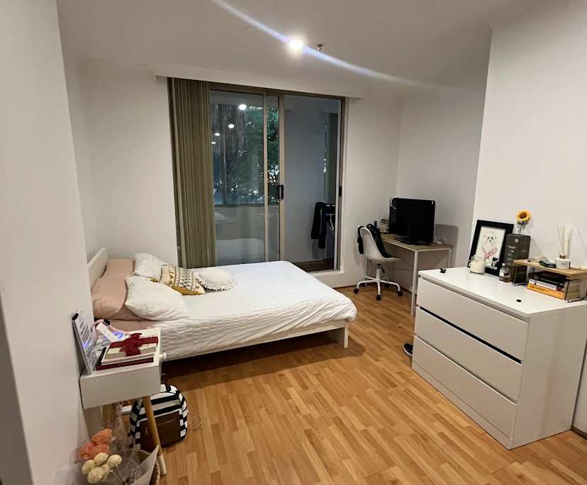 Furnished room in a flatshare
