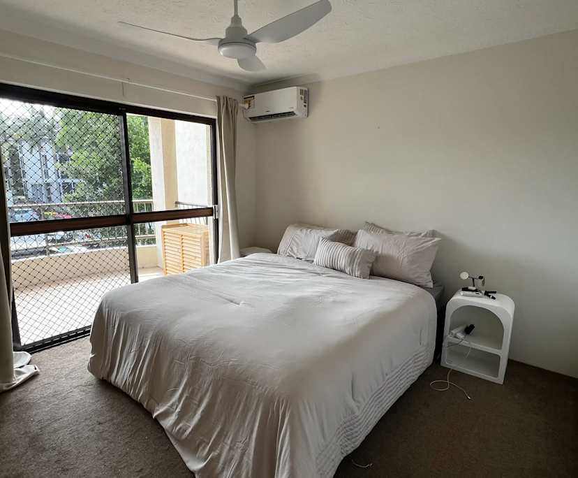 Furnished room in a flatshare