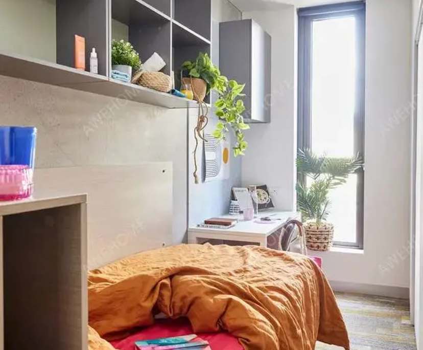 Furnished room in a share house