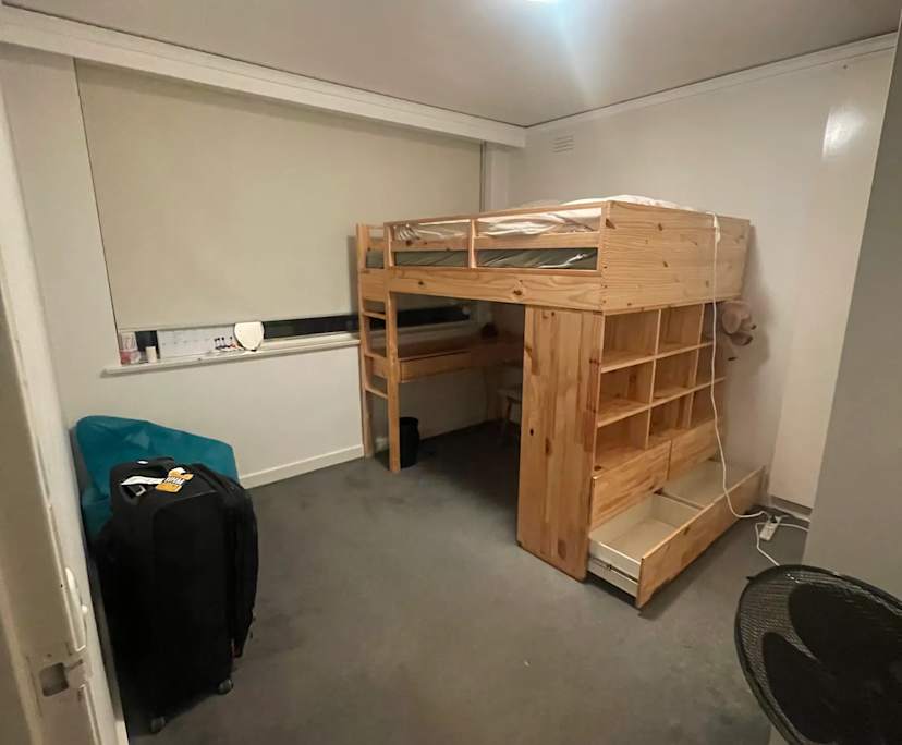 Furnished room in a flatshare