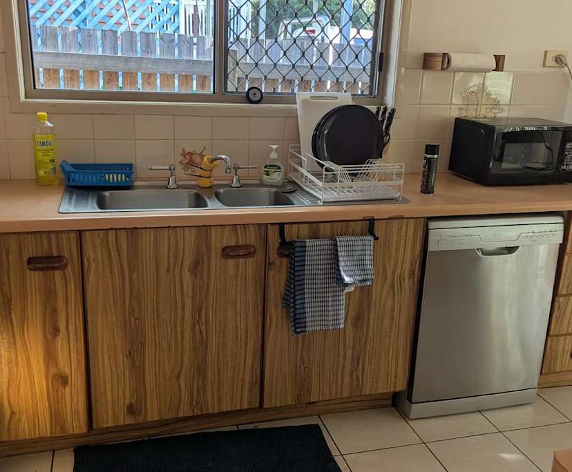 $300, Share-house, 3 bathrooms, Allenstown QLD 4700
