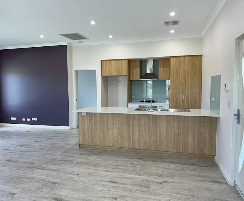 Unfurnished room studio flat for rent