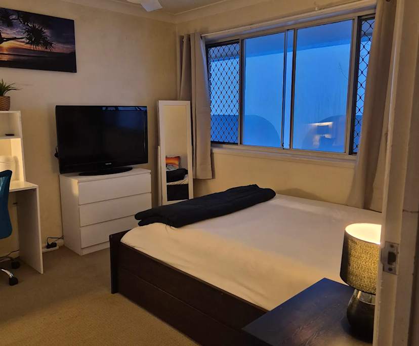 Furnished room in a flatshare