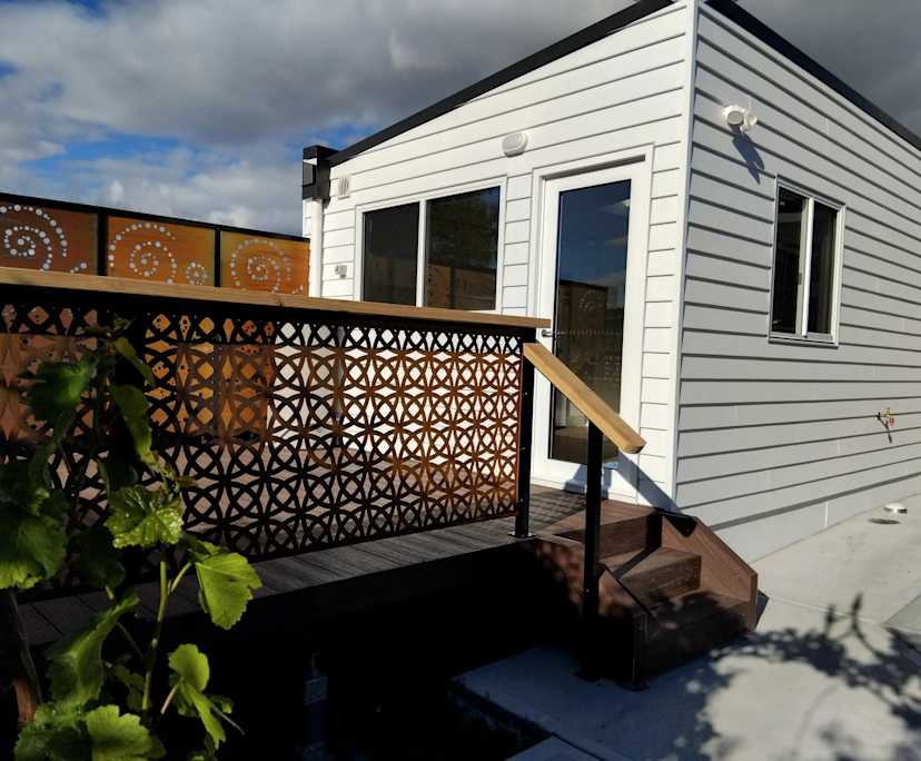 Unfurnished room granny flat for rent