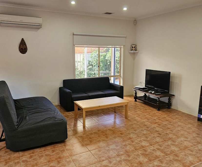 $250, Share-house, 3 bathrooms, Caroline Springs VIC 3023