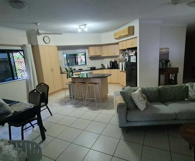 $300, Homestay, 3 bathrooms, Yorkeys Knob QLD 4878