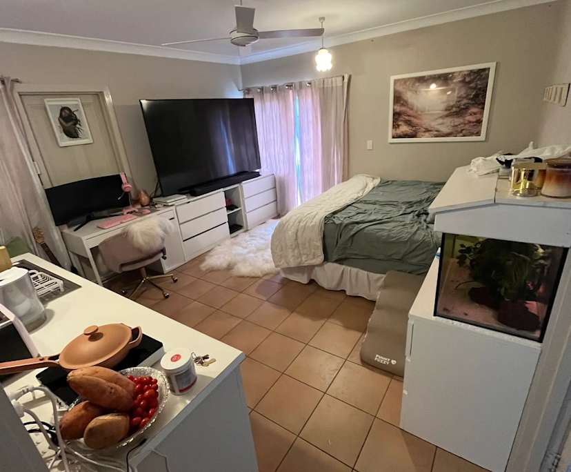 Unfurnished room with own bathroom