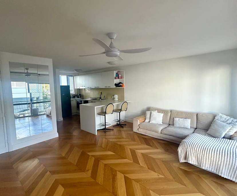 Furnished room in a flatshare