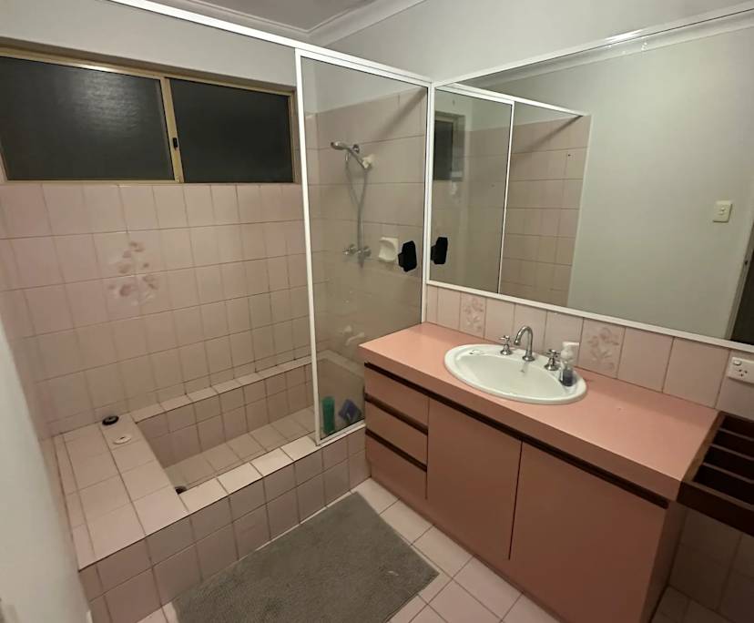 Room in a share house