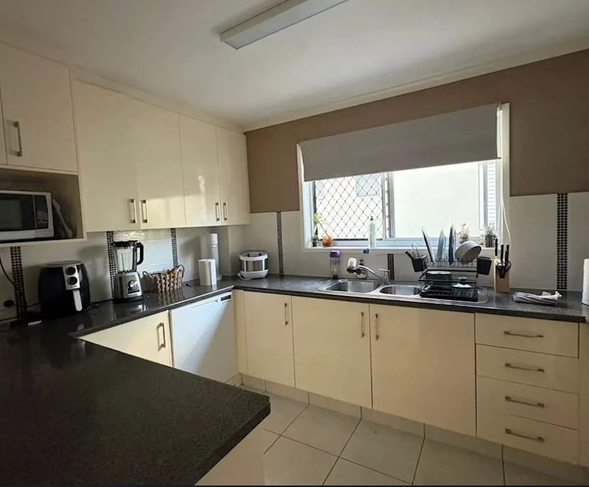 $350, Flatshare, 2 bathrooms, Broadbeach QLD 4218