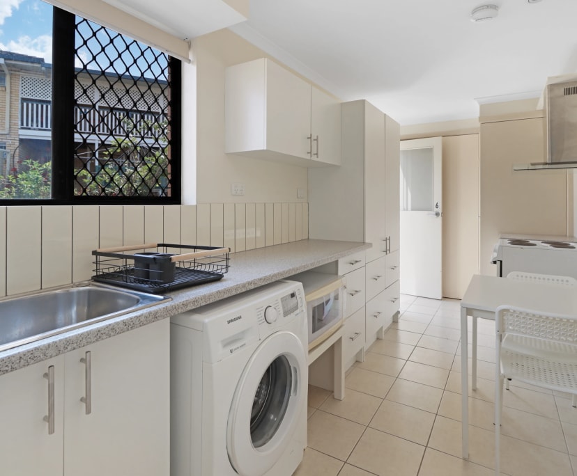 Room for Rent in Macgregor, Brisbane 390, Furnish...