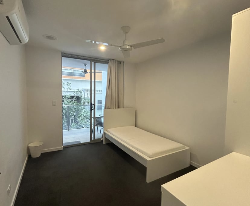 Furnished room in a flatshare