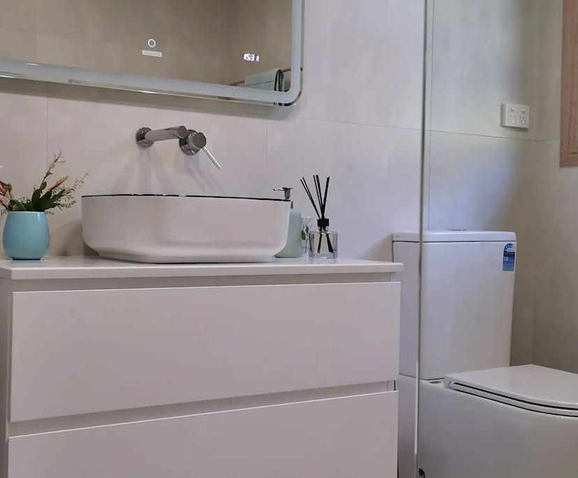 Furnished room with own bathroom