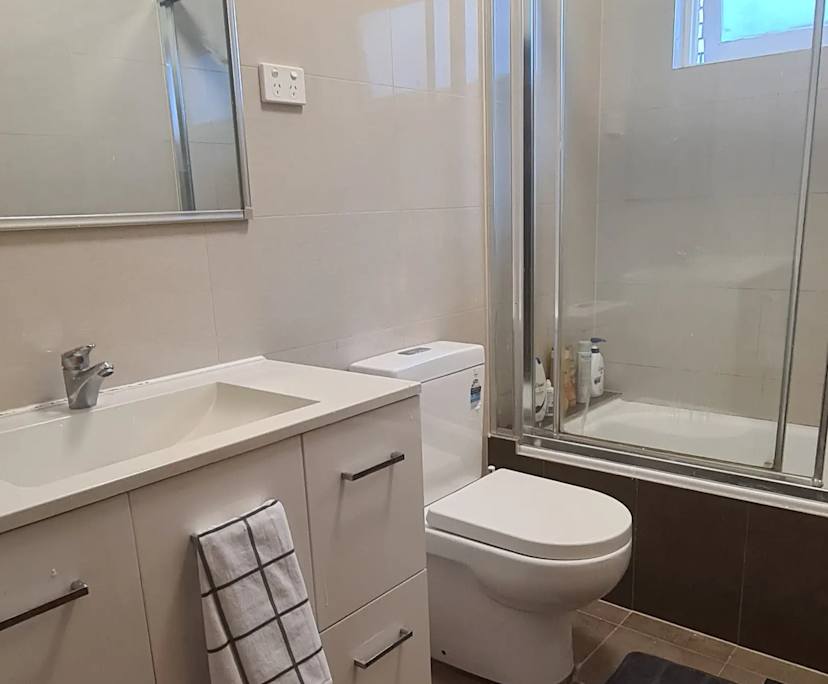 Furnished room in a share house