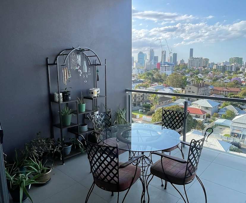 Furnished room with ensuite in a flatshare