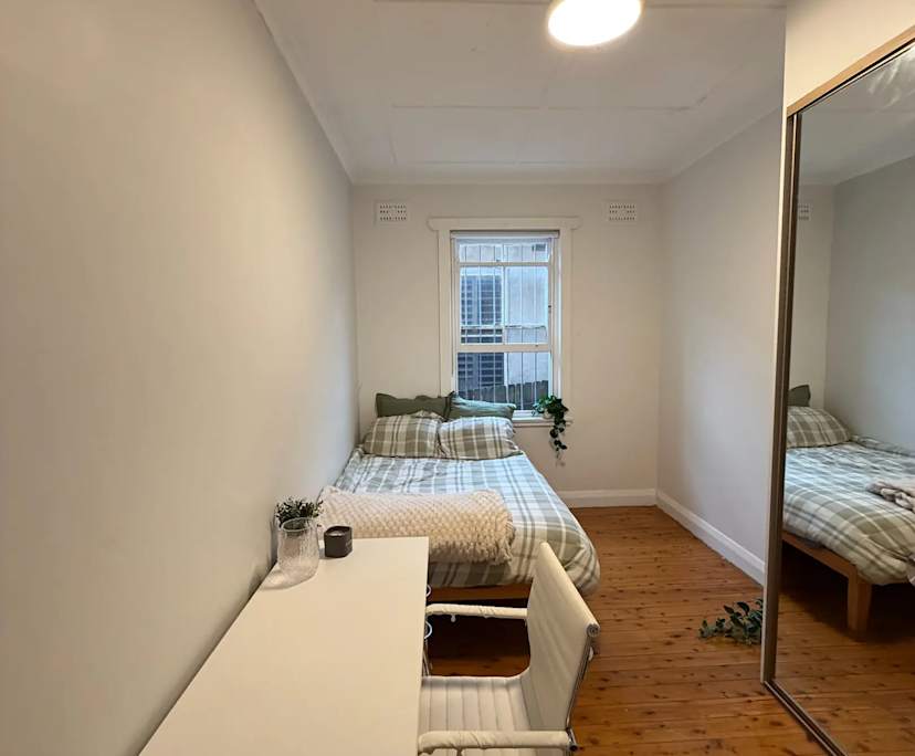 Furnished room in a flatshare