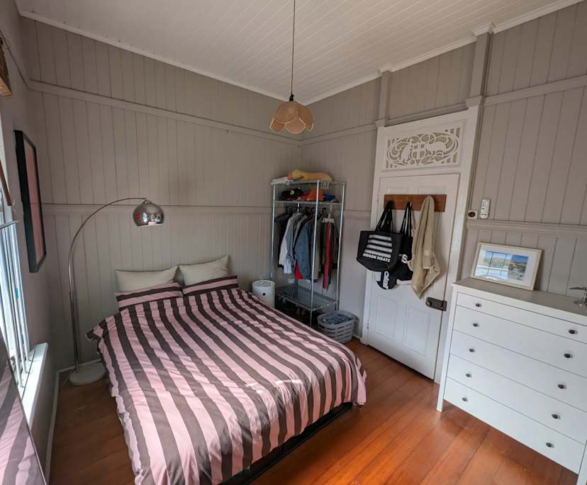 Room in a share house