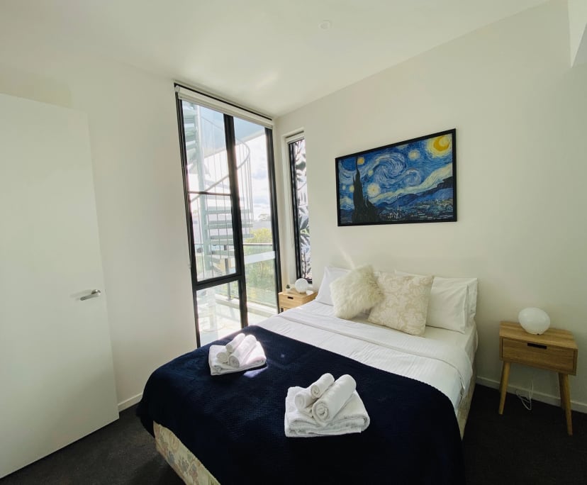 $1,220, Whole-property, 2 bathrooms, St Kilda VIC 3182