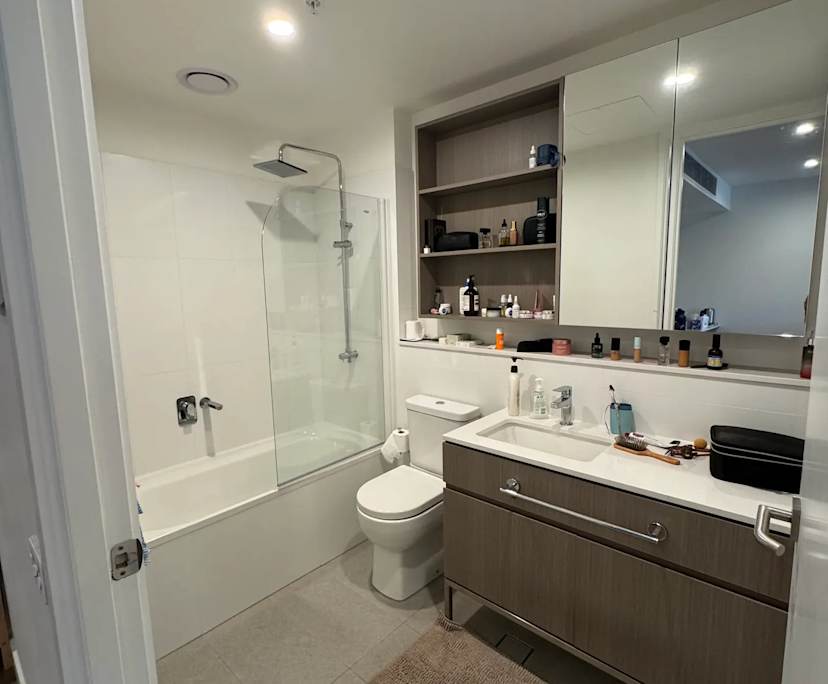 $809, Whole-property, 2 bathrooms, West Melbourne VIC 3003