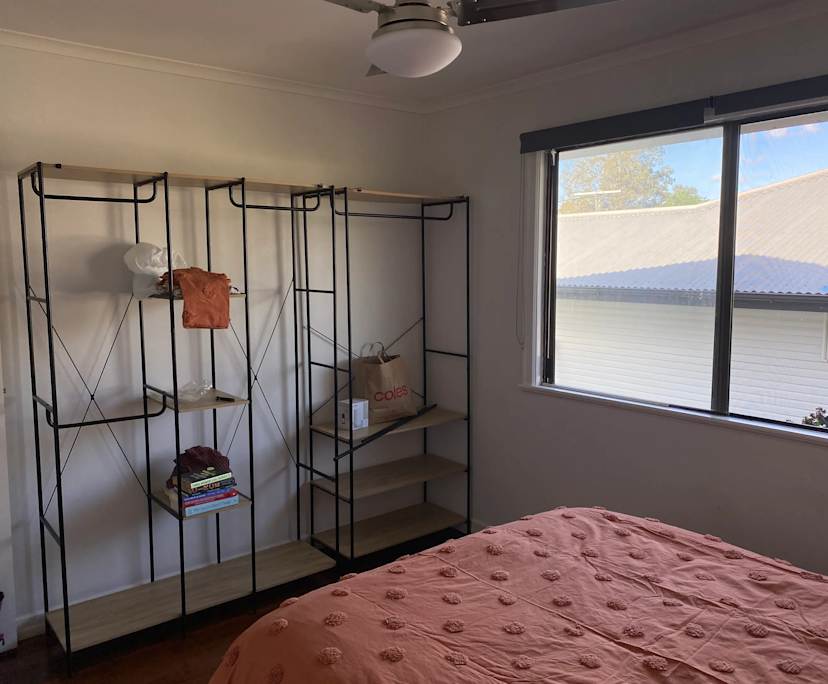 Room in a share house