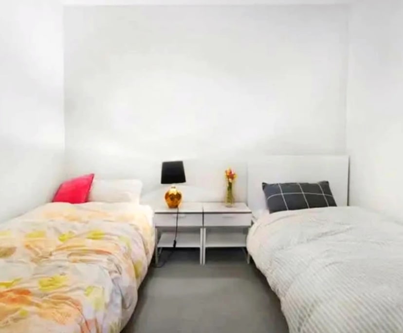Furnished room in a flatshare