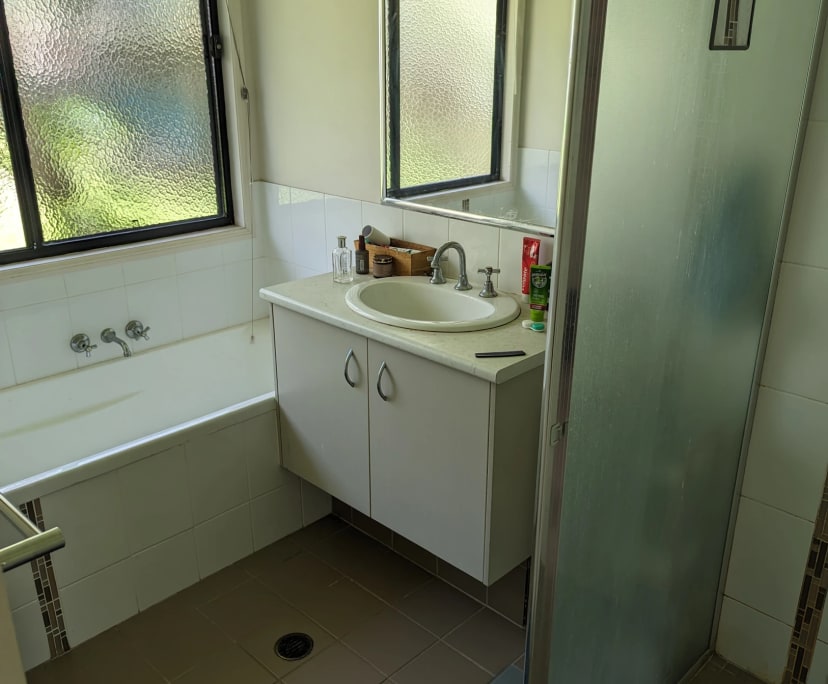 Room for Rent in Chapel Hill, Brisbane 258, Unfur...