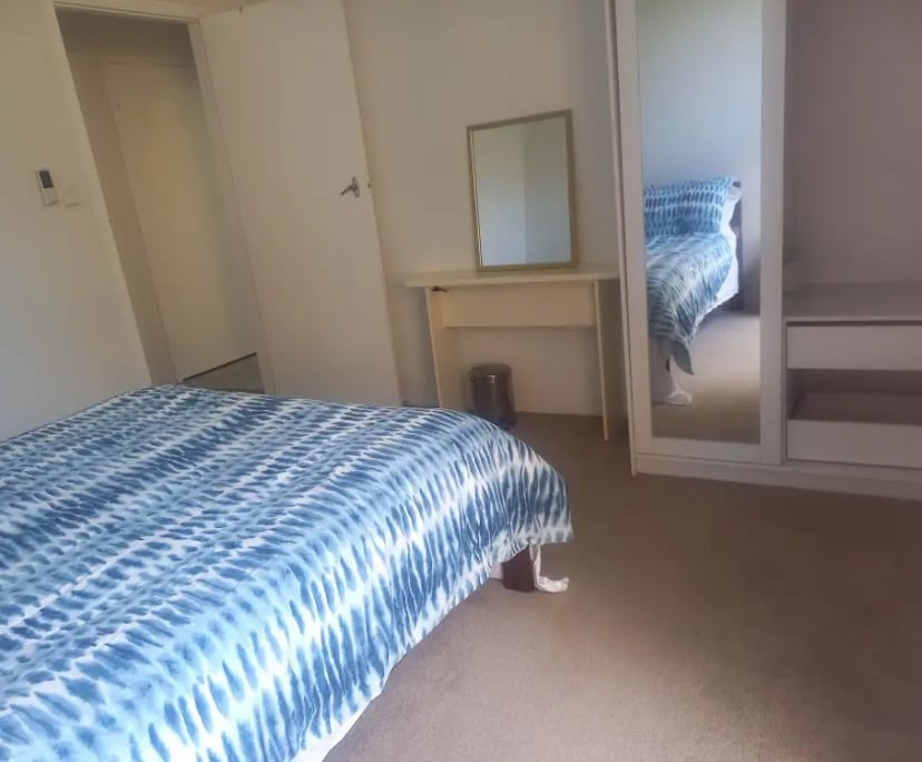 Furnished room in a flatshare